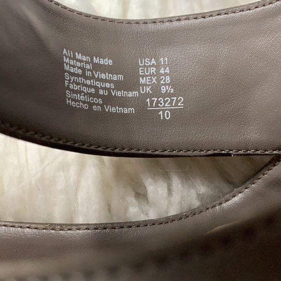 American Eagle taupe short heels - Picture 5 of 7